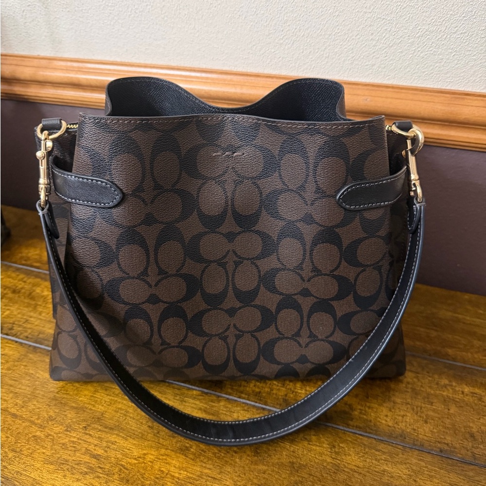 Coach Hanna Shoulder Bag in Signature Canvas - Picture 10 of 16